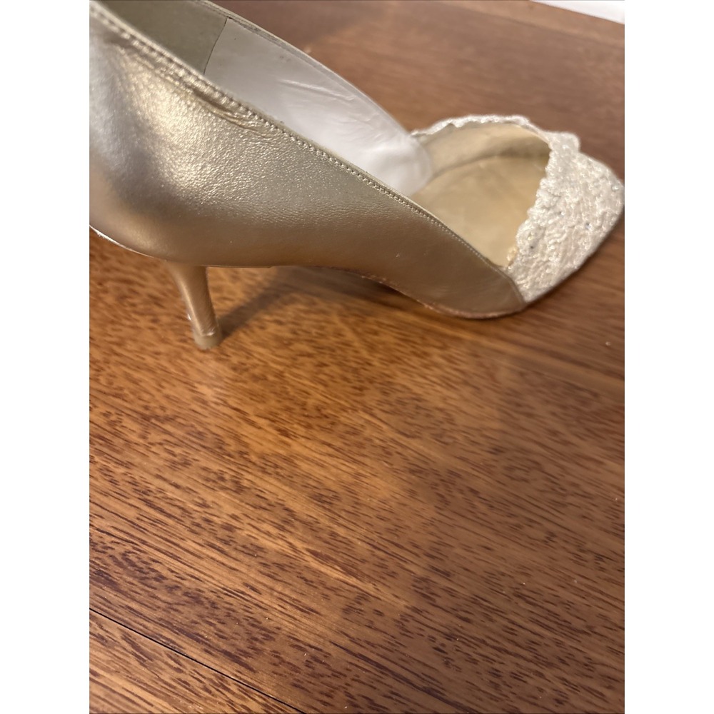 Stuart Weitzman Chantelle Gold Lace Peep Toe Leather Sole Heel Made Spain 8.5 - Picture 3 of 12